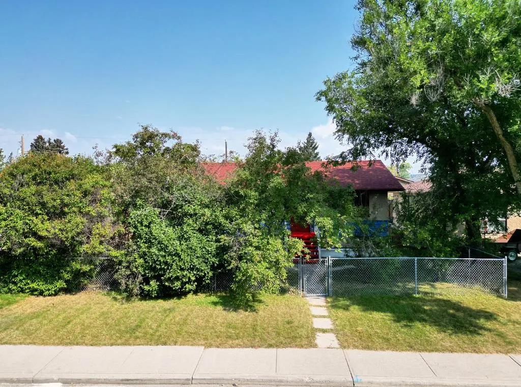 8724 34 Avenue NW