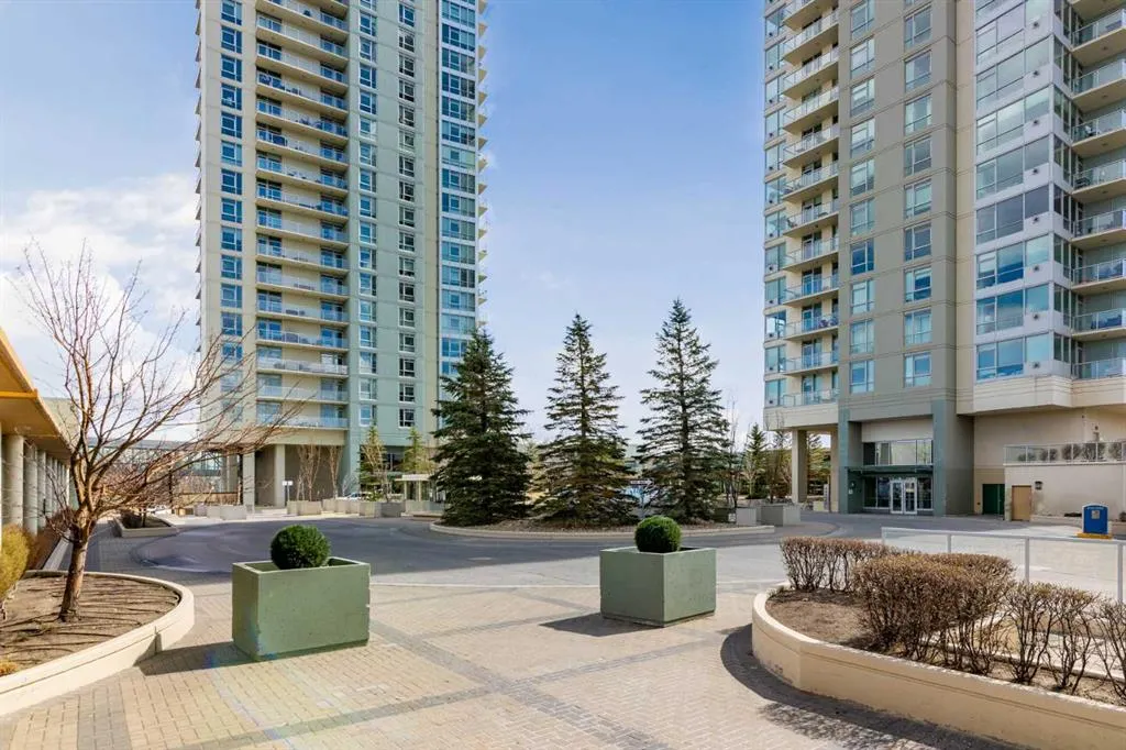 55 Spruce Place SW, #407