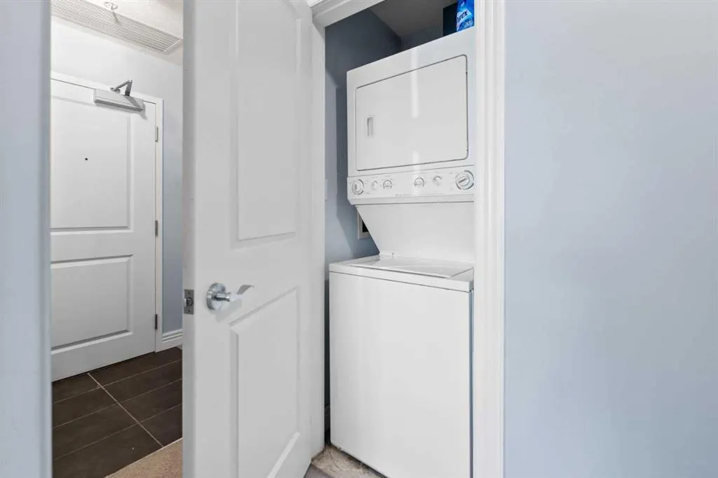 55 Spruce Place SW, #407