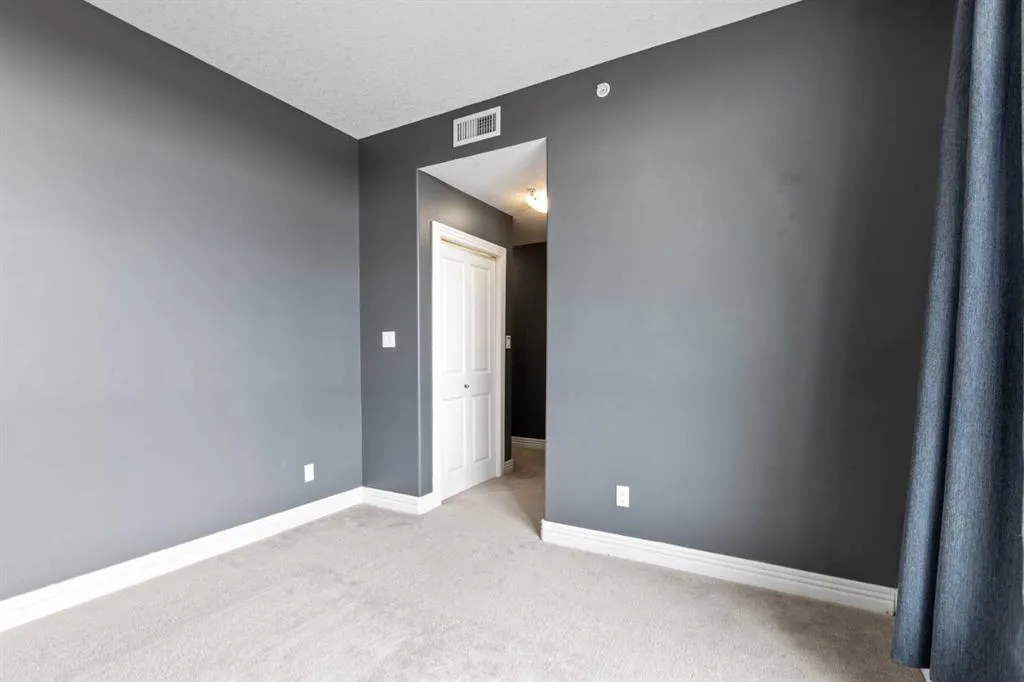 55 Spruce Place SW, #407