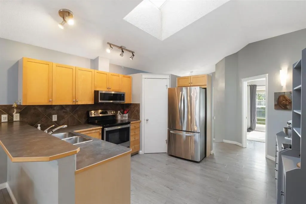 96 Prestwick Heights SE