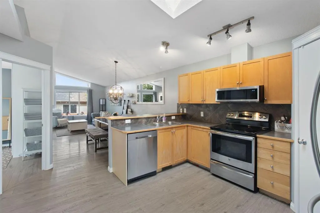96 Prestwick Heights SE