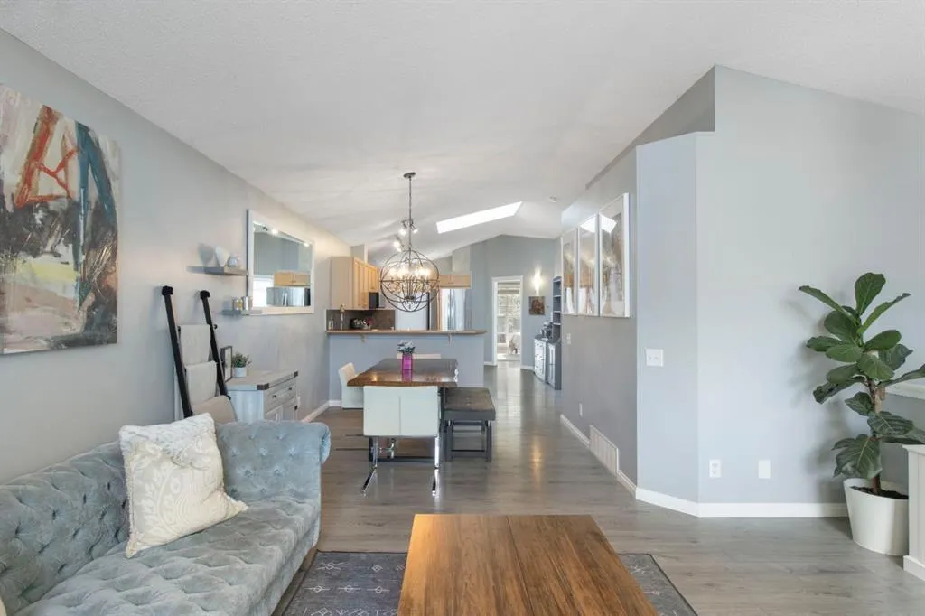96 Prestwick Heights SE