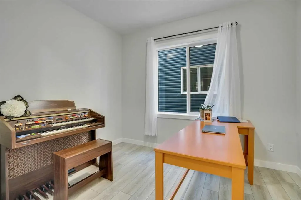 15 Midgrove Drive SW