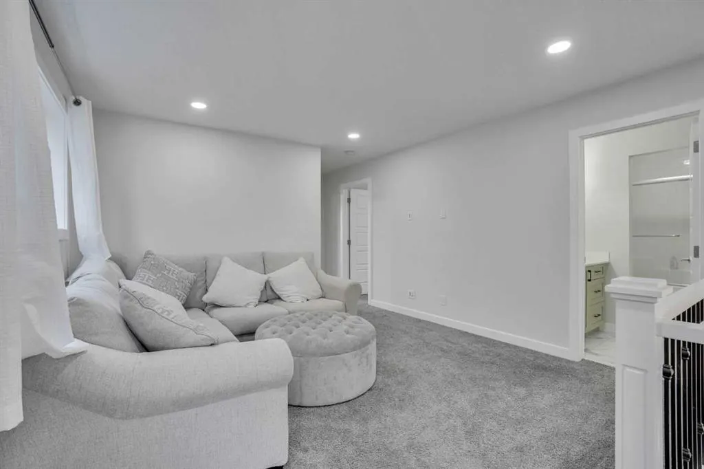 15 Midgrove Drive SW