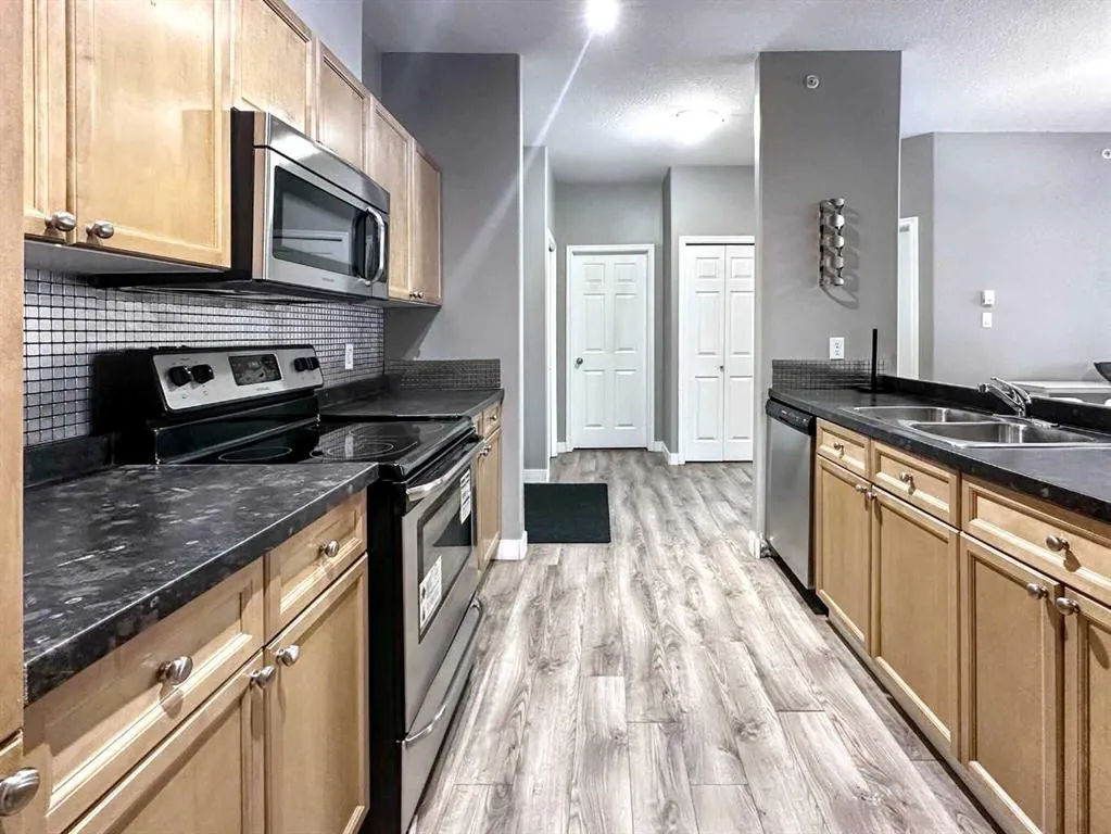 290 Plamondon, #302