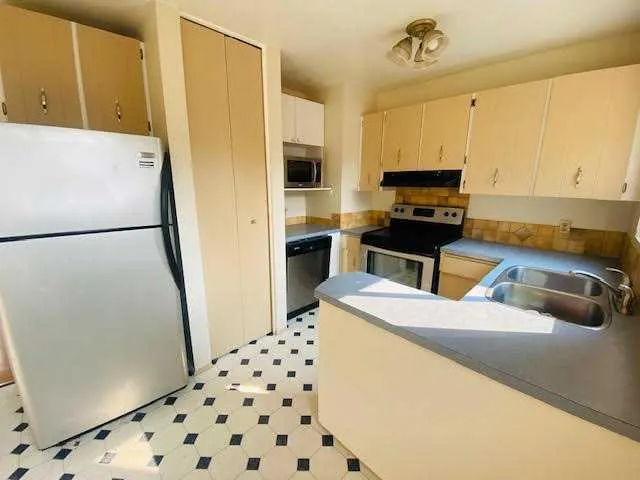 441 SWITZER Drive, #20