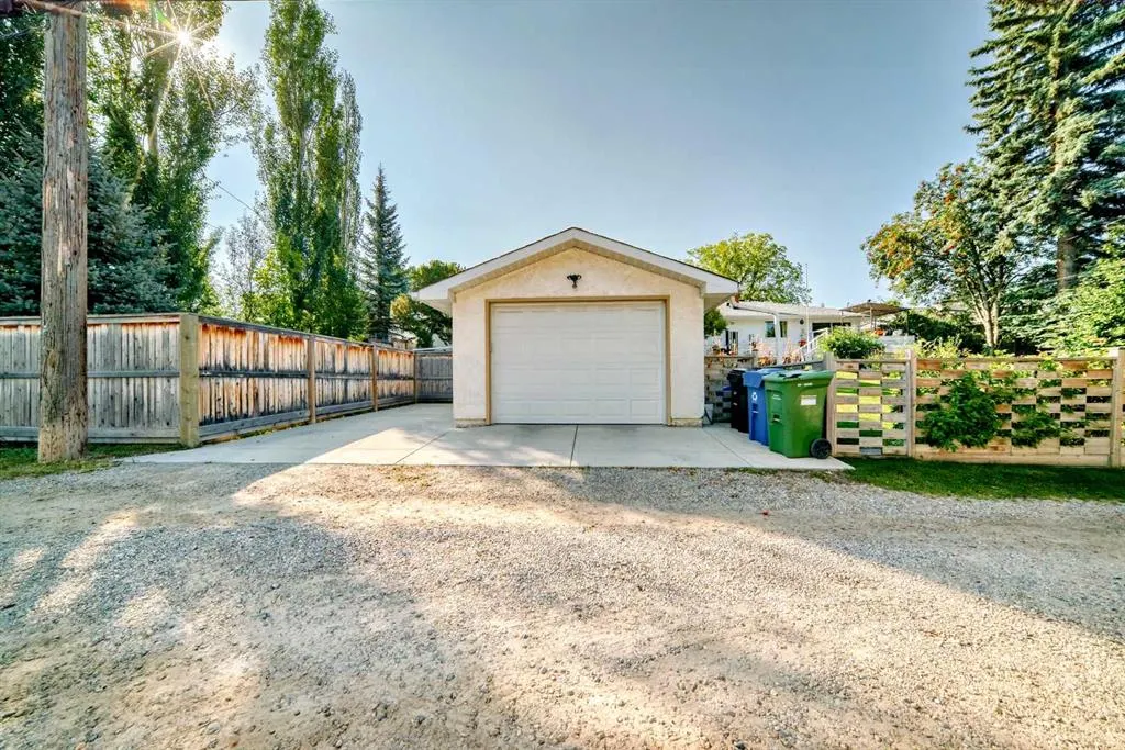 2712 32 Avenue SW