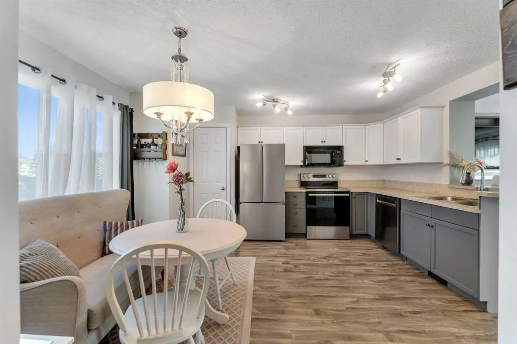 270 Sagewood Gardens SW