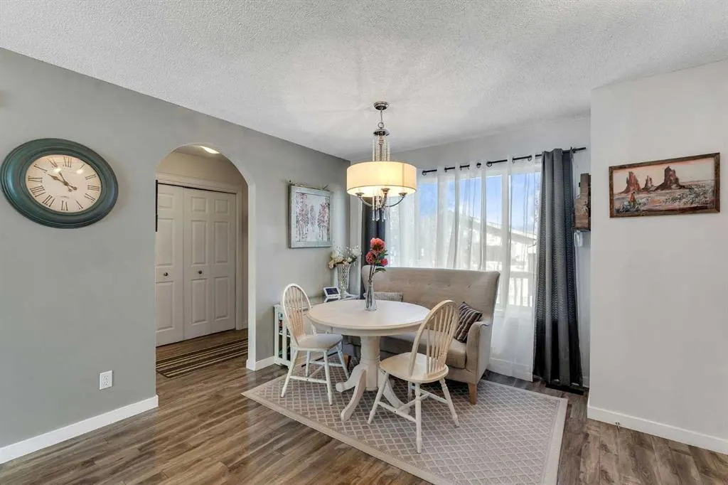 270 Sagewood Gardens SW
