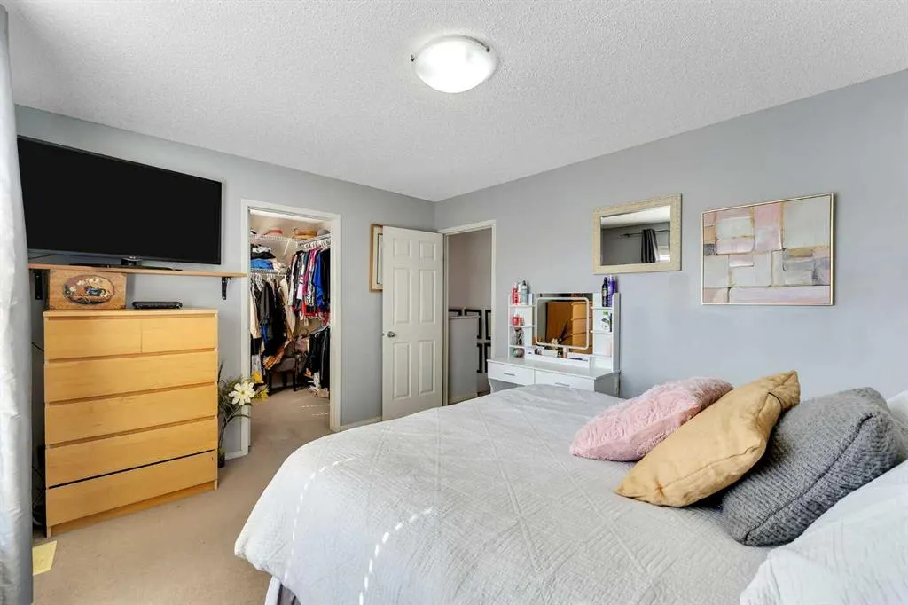 270 Sagewood Gardens SW