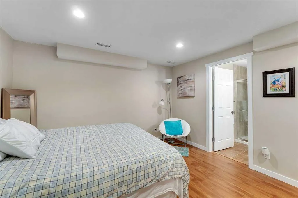 270 Sagewood Gardens SW