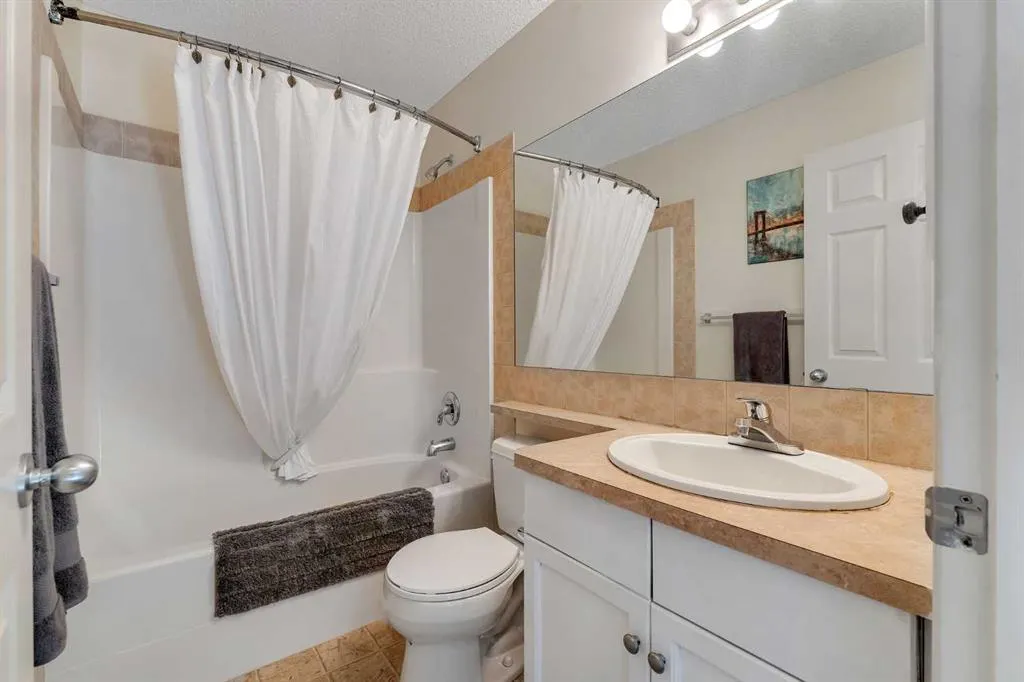 270 Sagewood Gardens SW