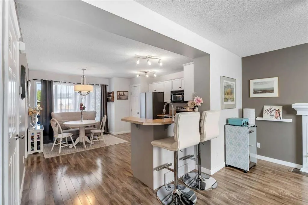 270 Sagewood Gardens SW