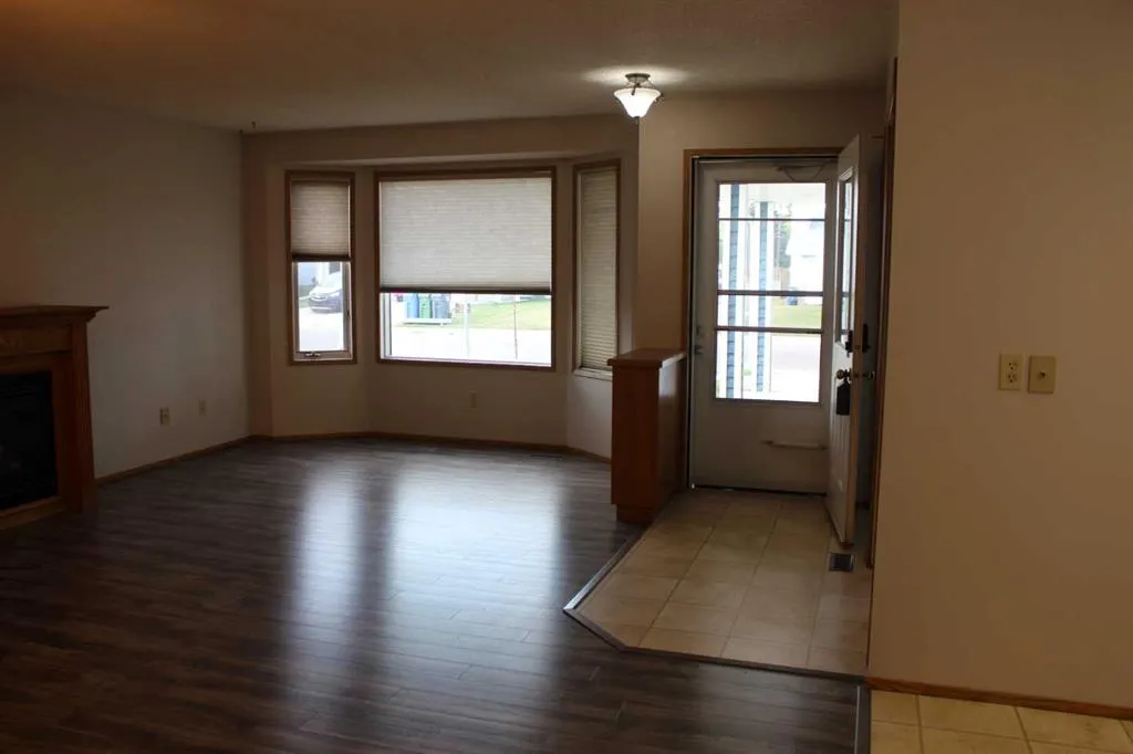 202 Ebert Close W