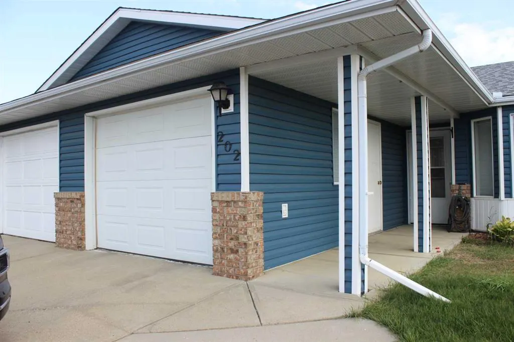 202 Ebert Close W