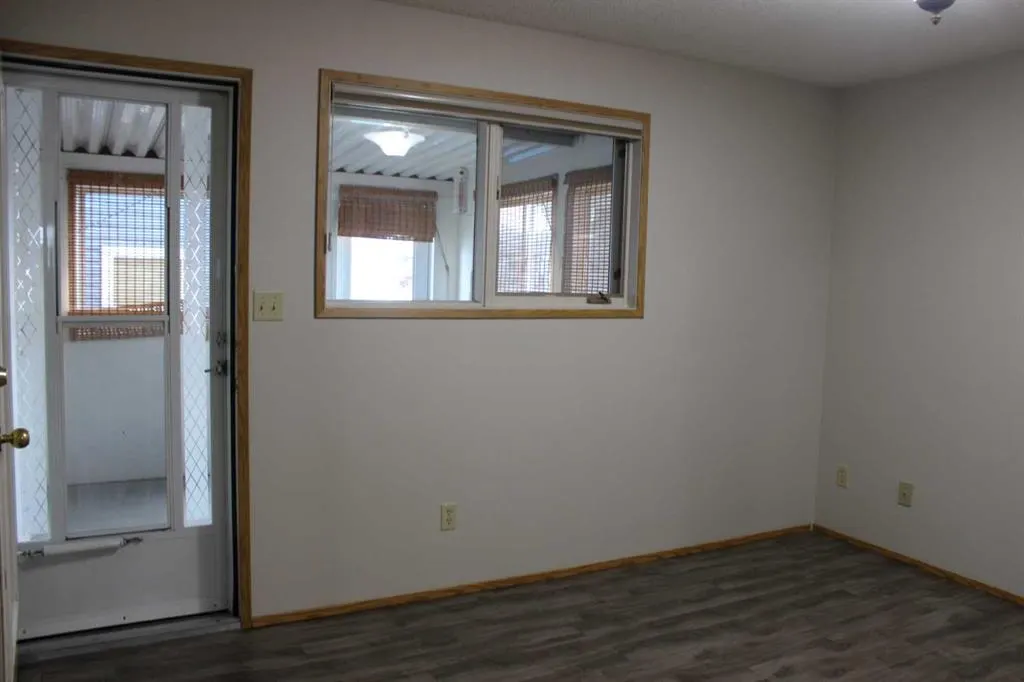202 Ebert Close W