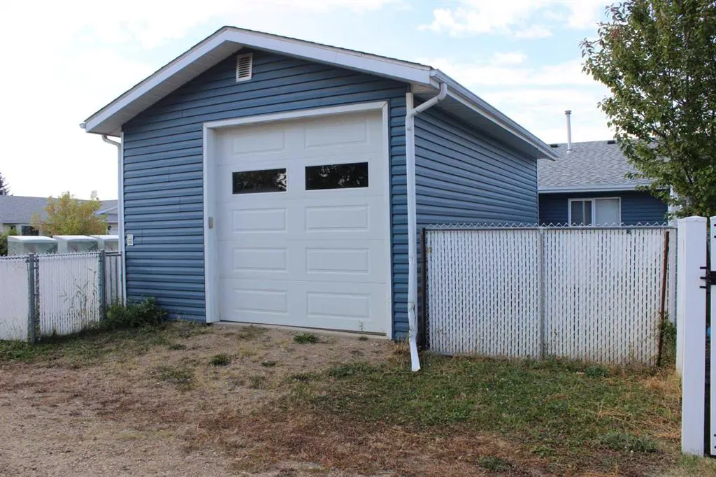 202 Ebert Close W