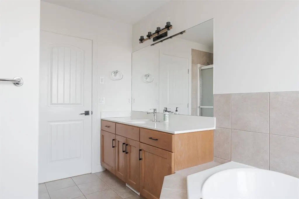 223 Rattlepan Creek Crescent