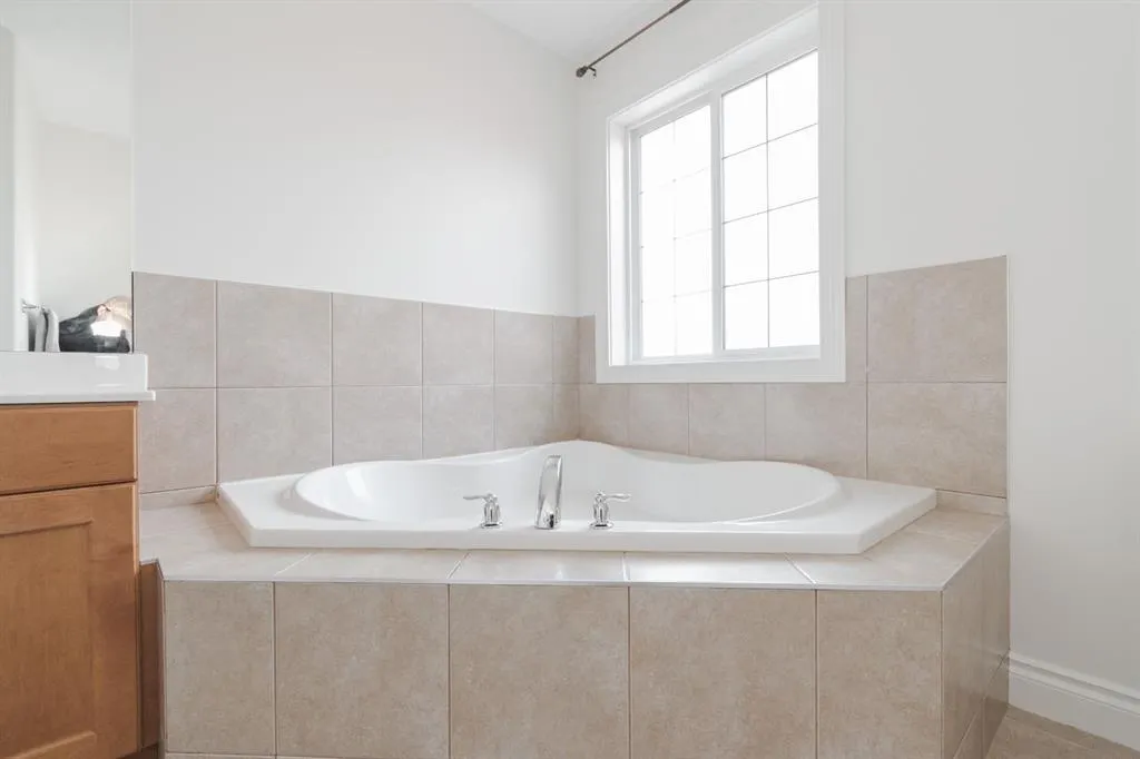 223 Rattlepan Creek Crescent
