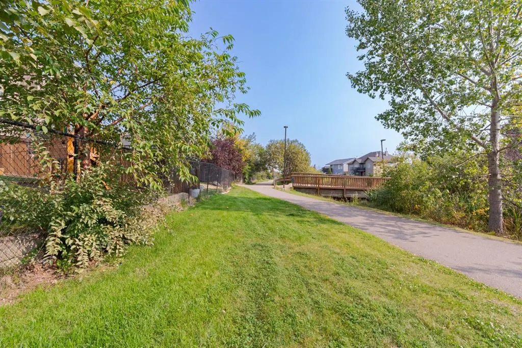 223 Rattlepan Creek Crescent