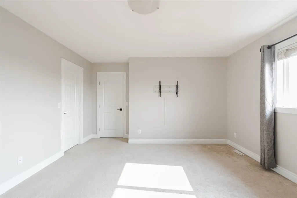 223 Rattlepan Creek Crescent