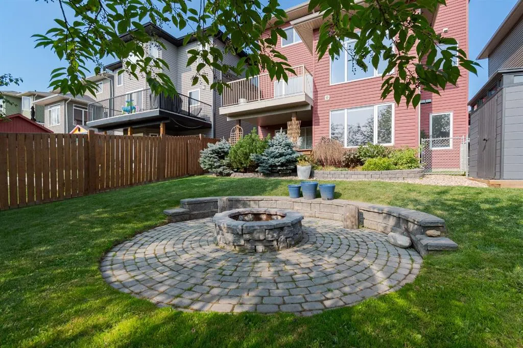 223 Rattlepan Creek Crescent