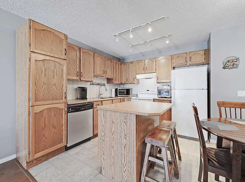 120 Freeman Way NW