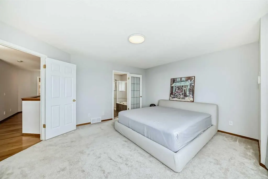 307 Edgebrook Park NW