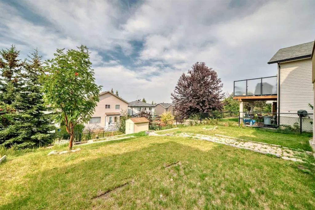 307 Edgebrook Park NW