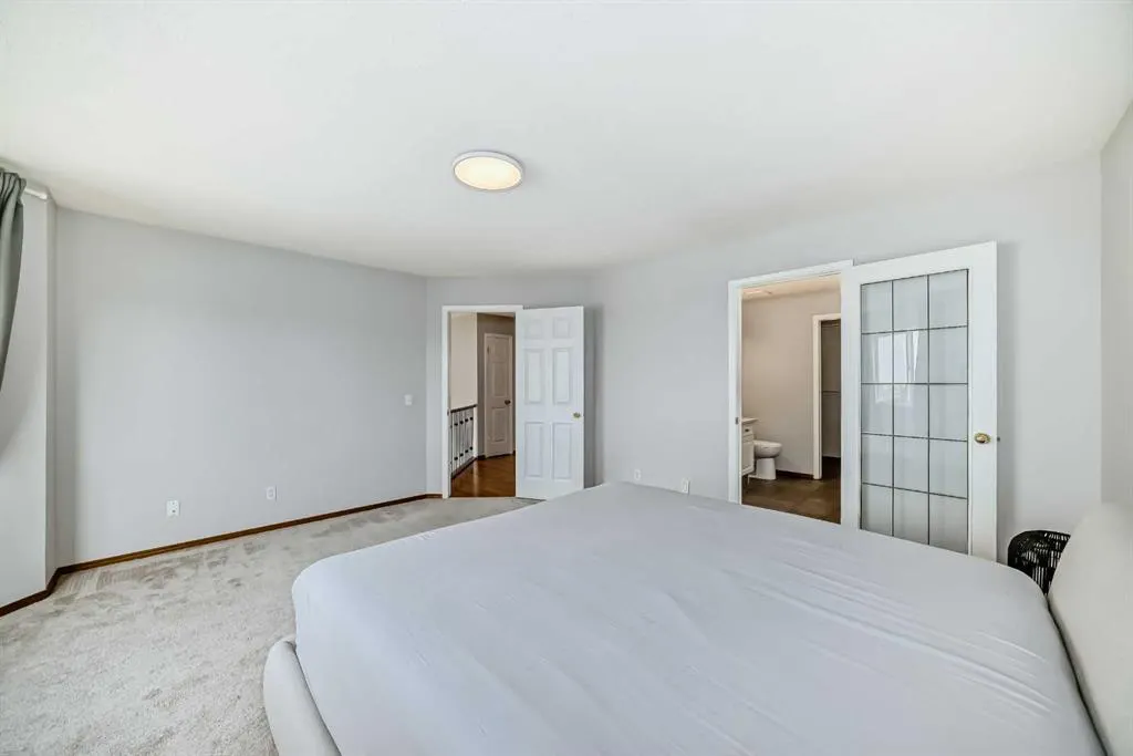 307 Edgebrook Park NW