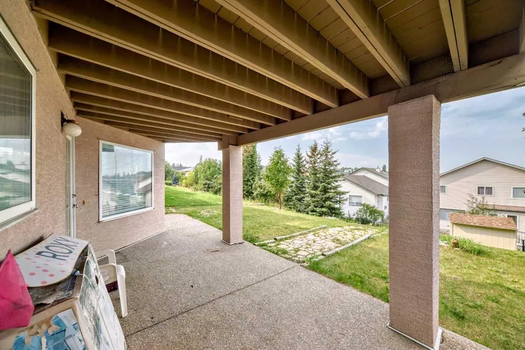 307 Edgebrook Park NW