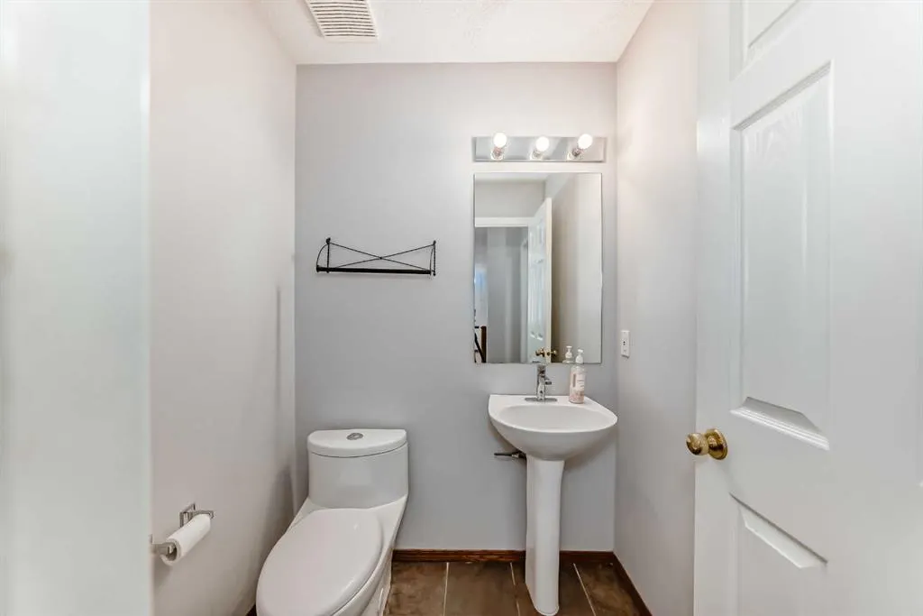 307 Edgebrook Park NW
