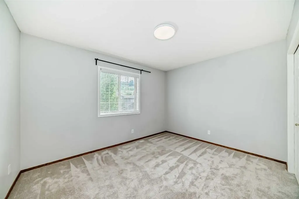 307 Edgebrook Park NW