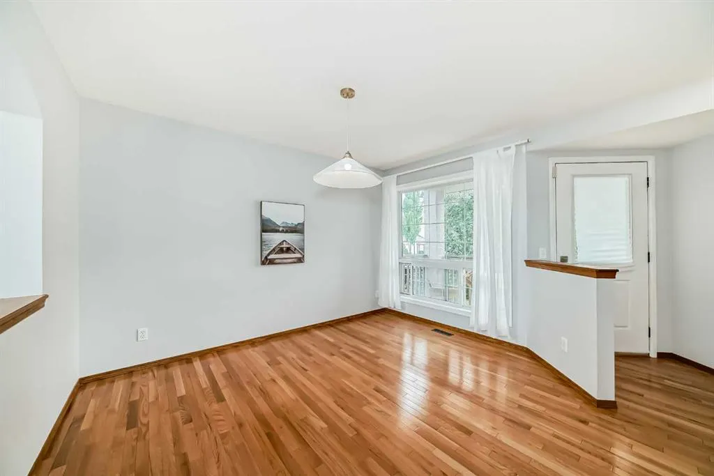 307 Edgebrook Park NW