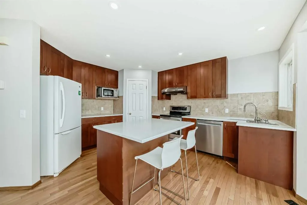 307 Edgebrook Park NW