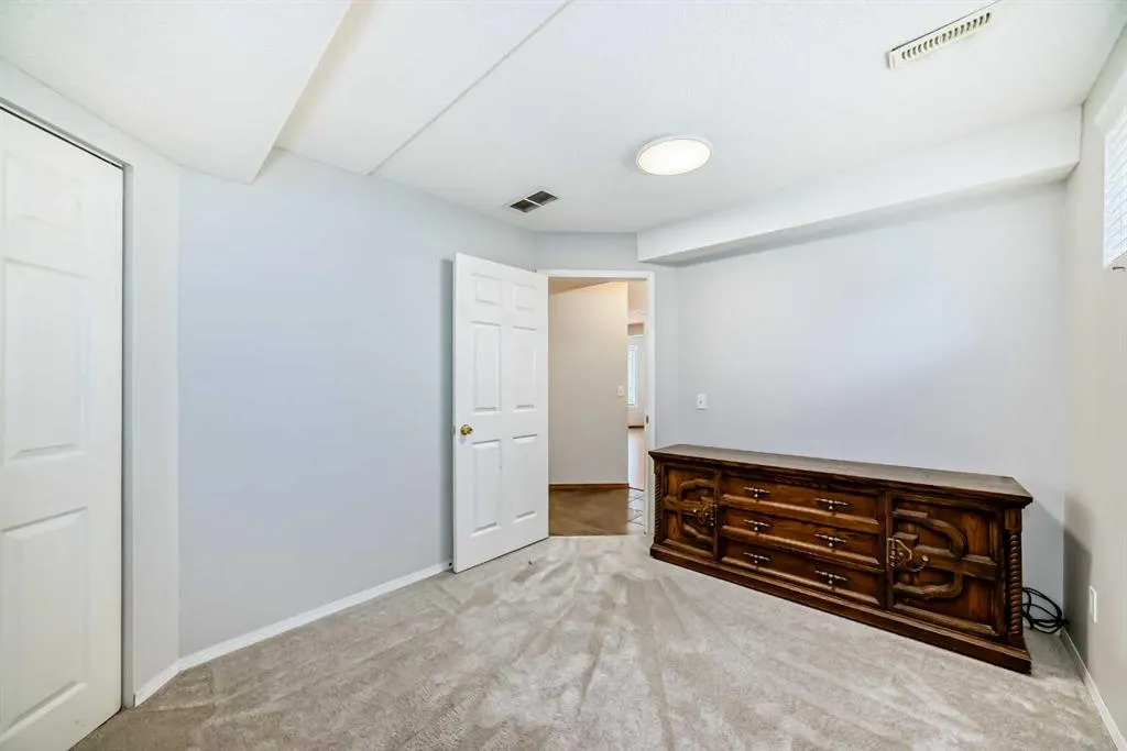 307 Edgebrook Park NW