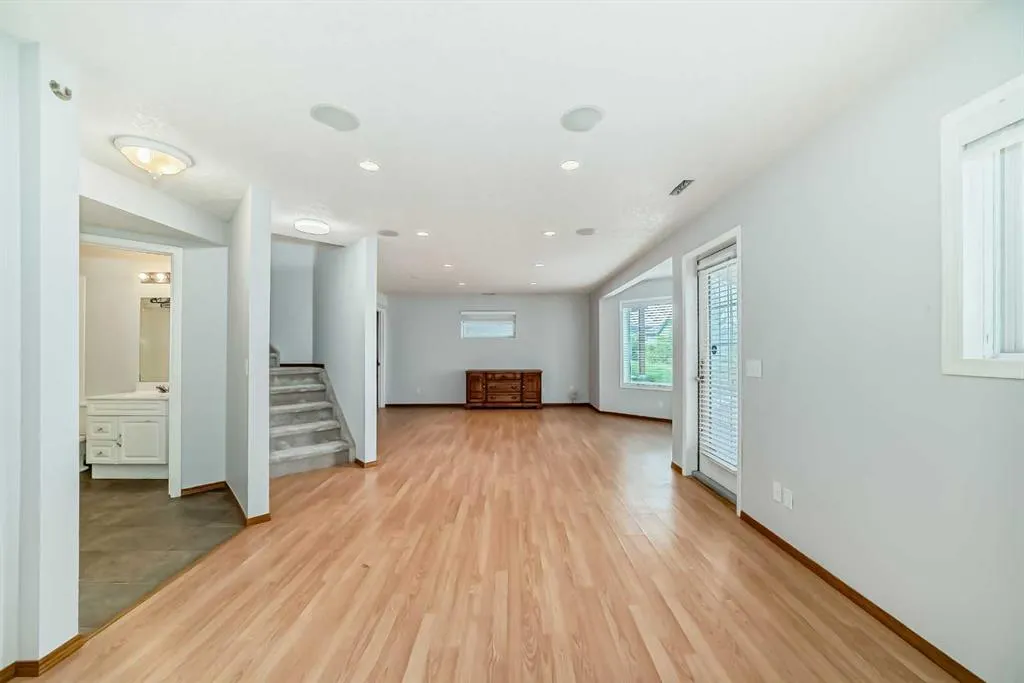 307 Edgebrook Park NW
