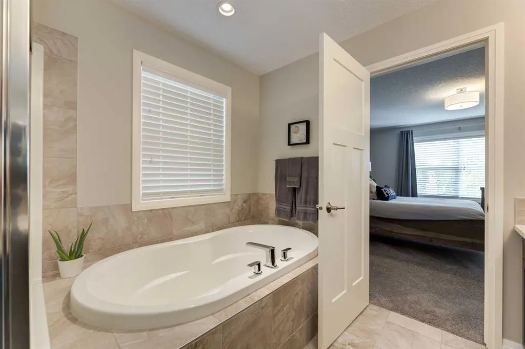 101 Auburn Meadows Crescent SE