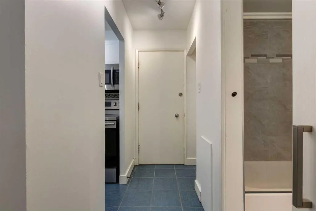 1027 Cameron Avenue SW, #203