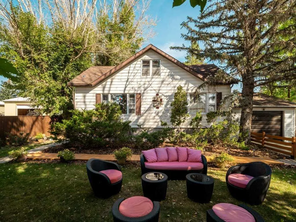 121 Center Avenue