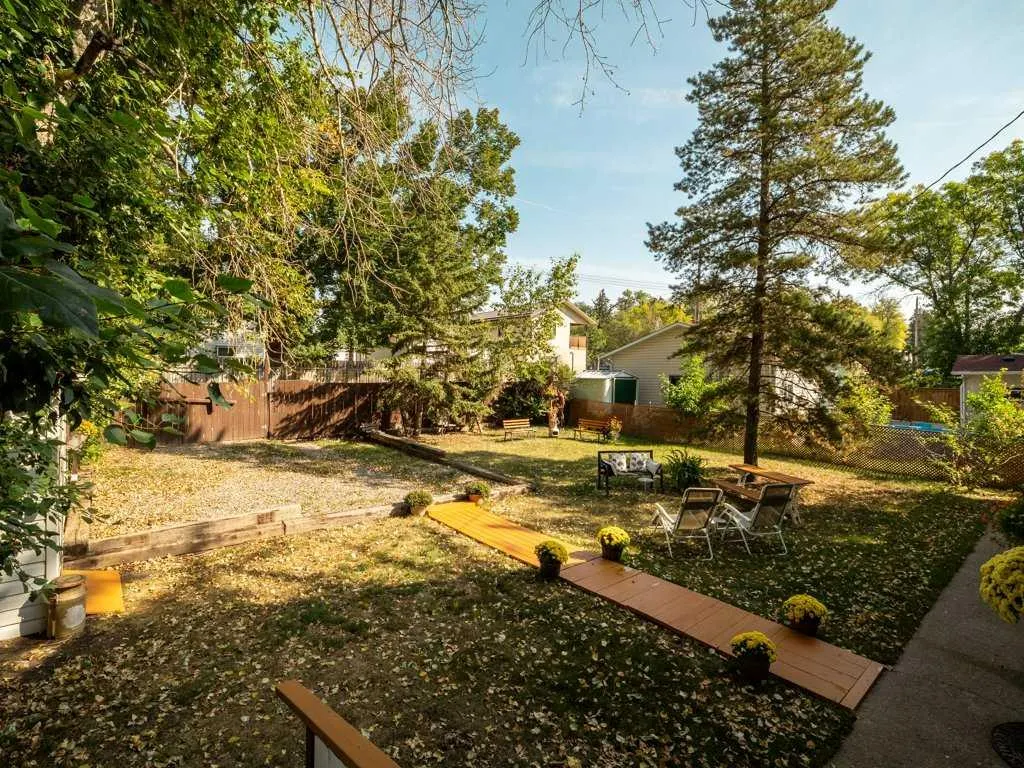 121 Center Avenue