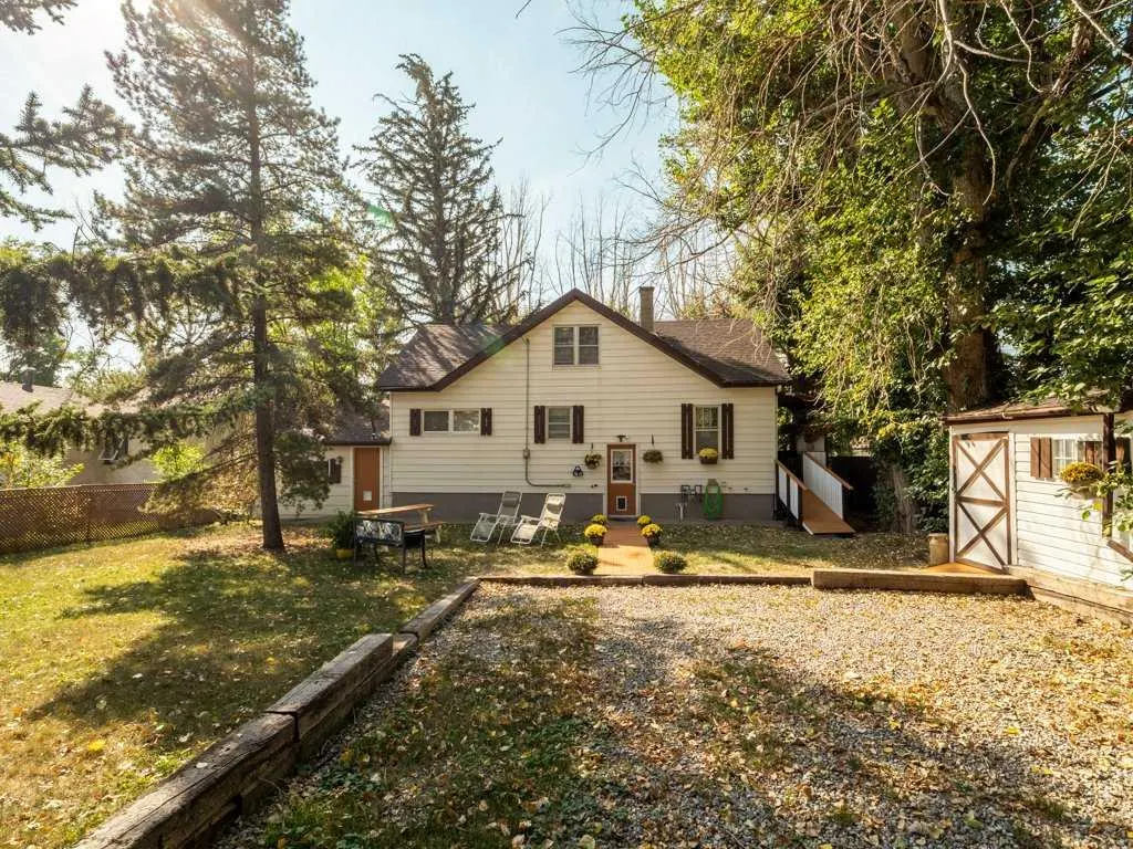 121 Center Avenue