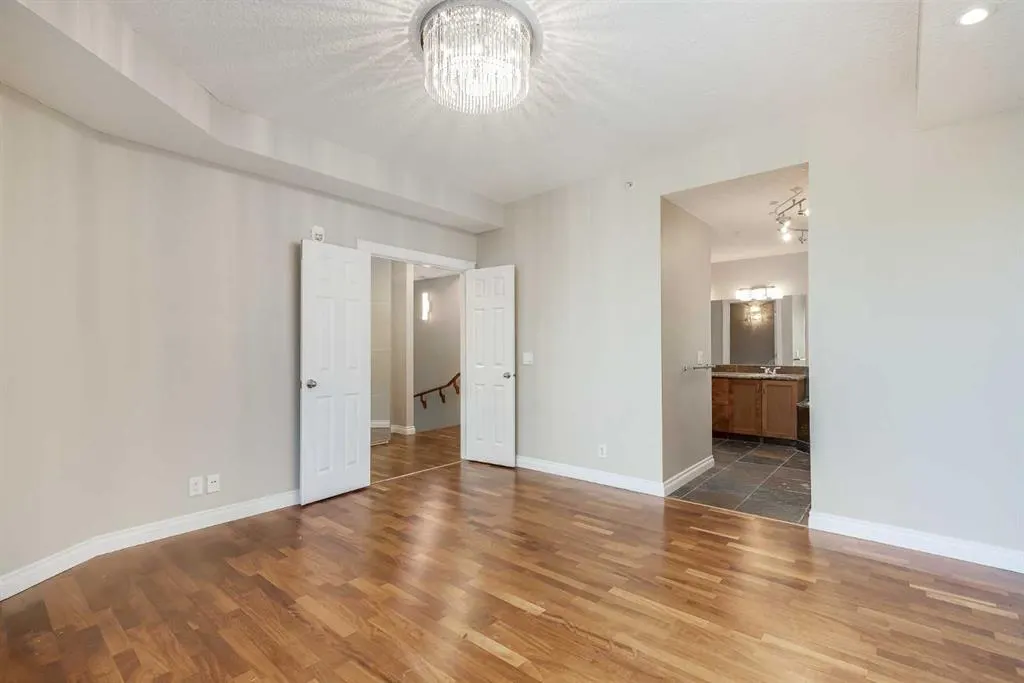 990 Centre Avenue NE, #106