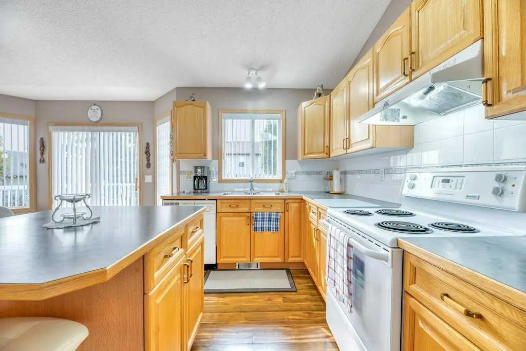 141 West Creek Crescent