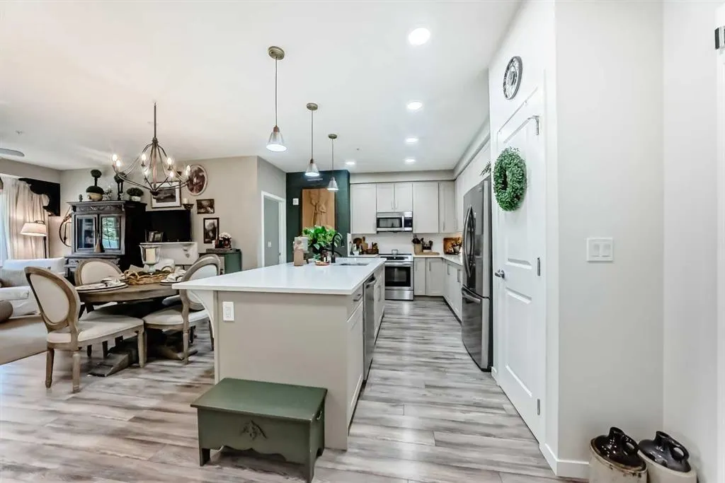 20 Mahogany Mews SE, #119