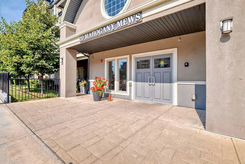20 Mahogany Mews SE, #119