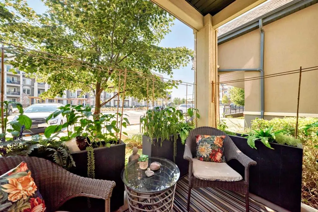 20 Mahogany Mews SE, #119