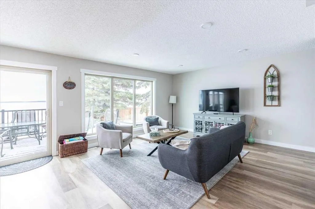 33 Lakeshore Drive