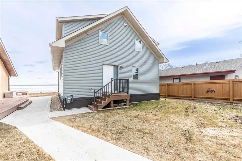 33 Lakeshore Drive